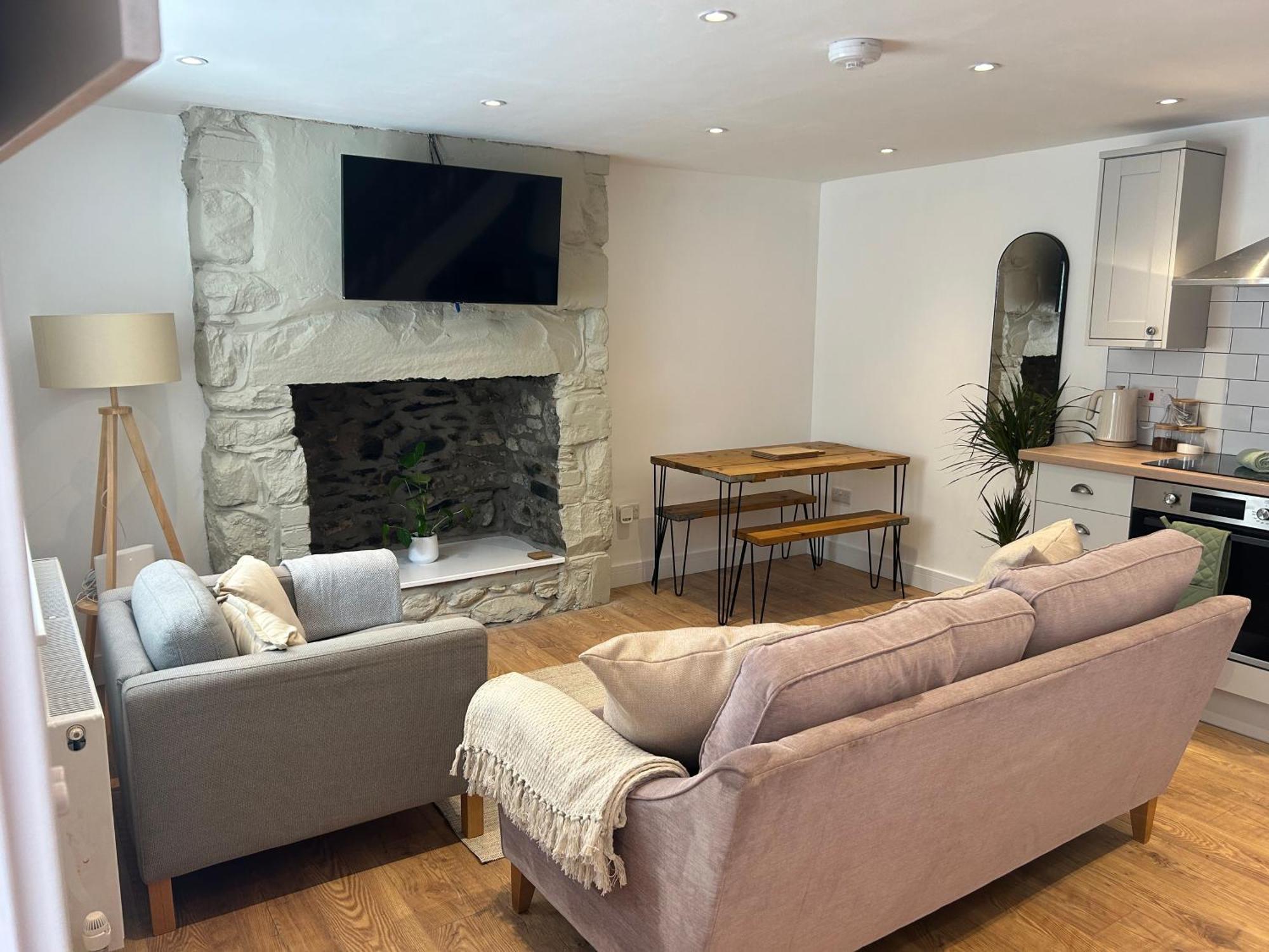 Cosy Modern Miners Cottage Llanllechid Exterior foto